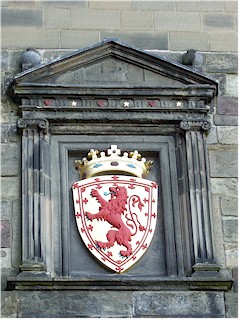[ coat of arms at edinburgh castle ]
